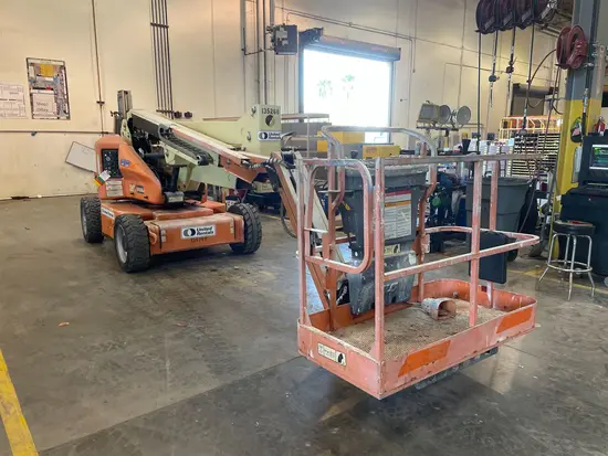 2014 JLG E450AJ Articulating Boom Lift