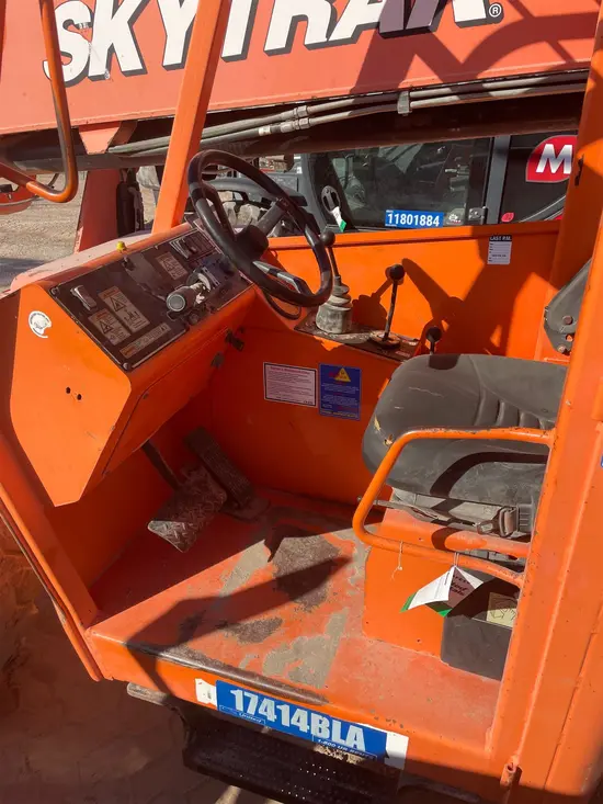 2015 SKYTRAK 8042 Forklift