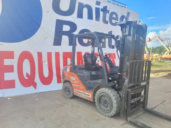 2018 Toyota 8FDU30 Warehouse Forklift