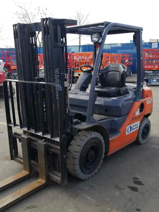 2014 Toyota 8FGU25 Warehouse Forklift