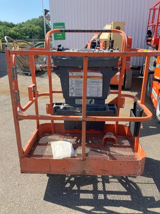 2014 JLG E400AJPN Articulating Boom Lift