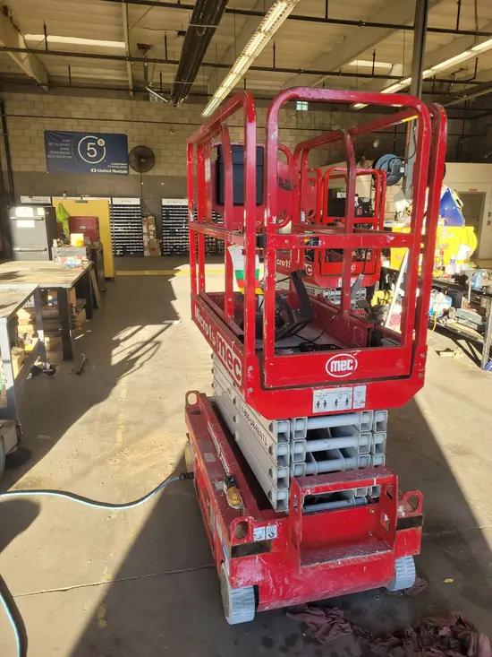 2018 MEC MICRO 19 Scissor Lift