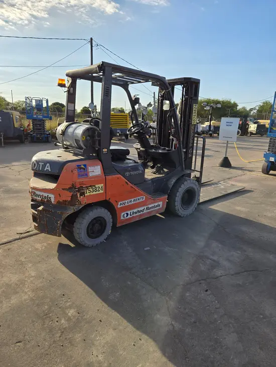 2018 Toyota 8FGU25 Warehouse Forklift