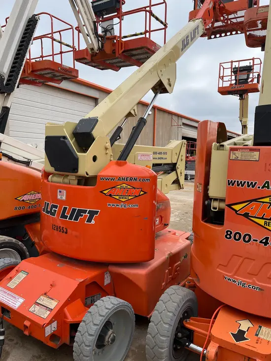 2013 JLG E400AN Articulating Boom Lift