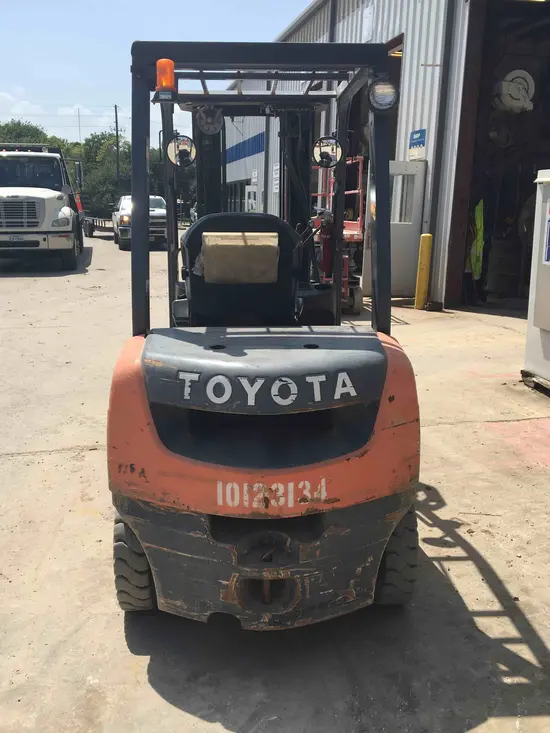 2013 Toyota 8FDU25 Warehouse Forklift