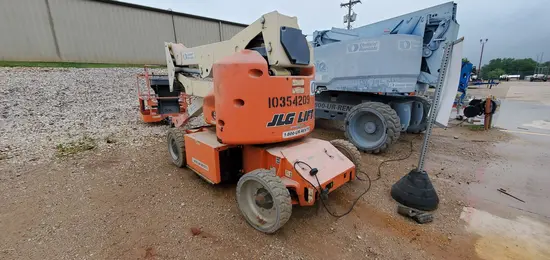 2015 JLG E400AN Articulating Boom Lift