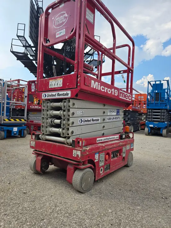2018 MEC MICRO 19 Scissor Lift
