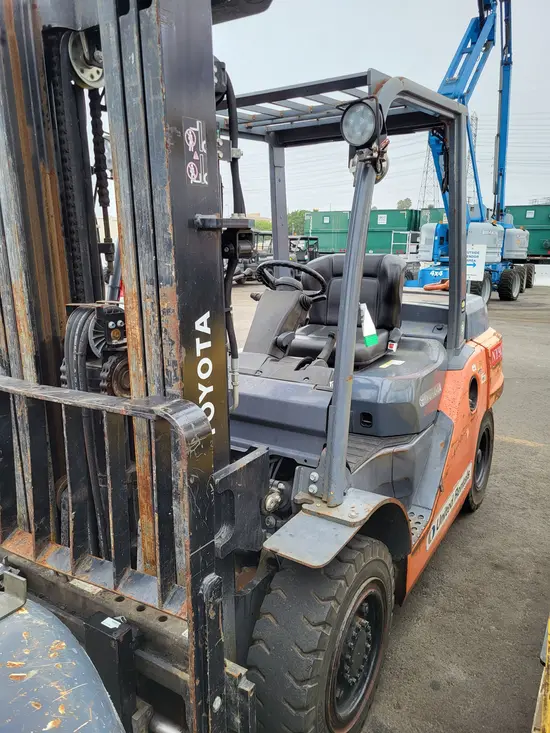 2014 Toyota 8FD35U Warehouse Forklift