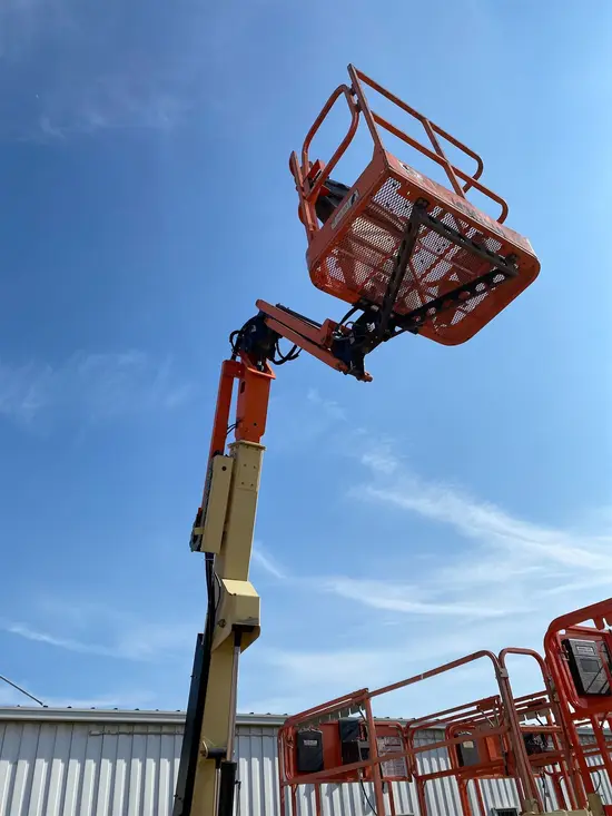 2014 JLG E400AJPN Articulating Boom Lift