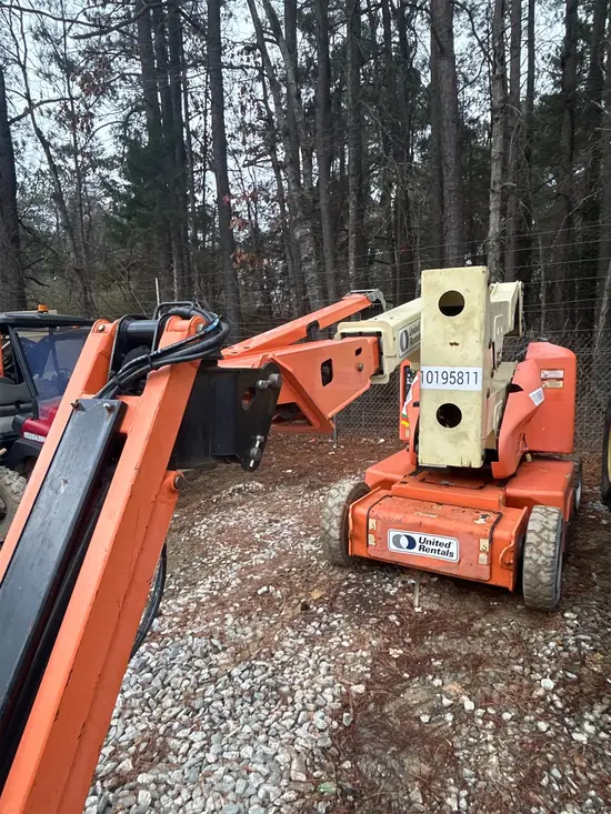 2013 JLG E400AJPN Articulating Boom Lift