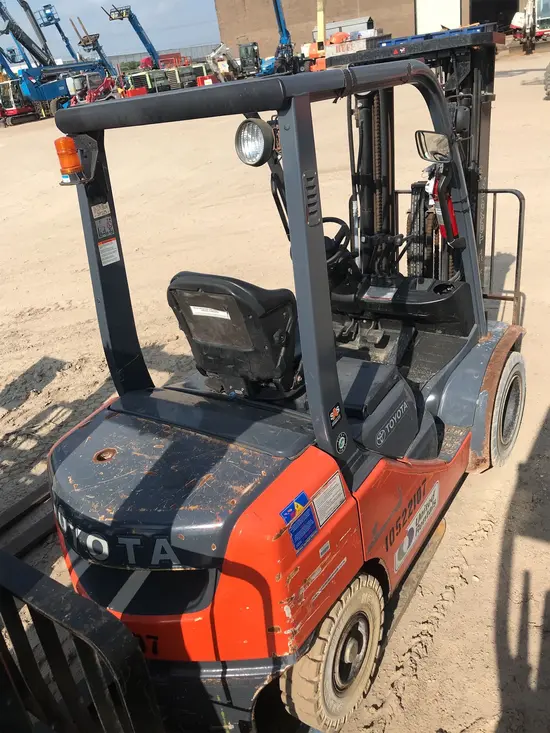 2016 Toyota 8FDU25 Warehouse Forklift