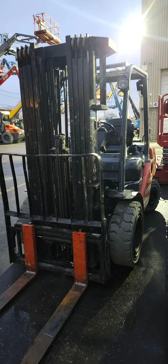 2018 Toyota 8FGU30 Warehouse Forklift