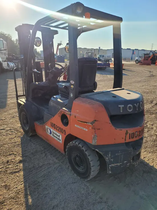 2016 Toyota 8FDU25 Warehouse Forklift
