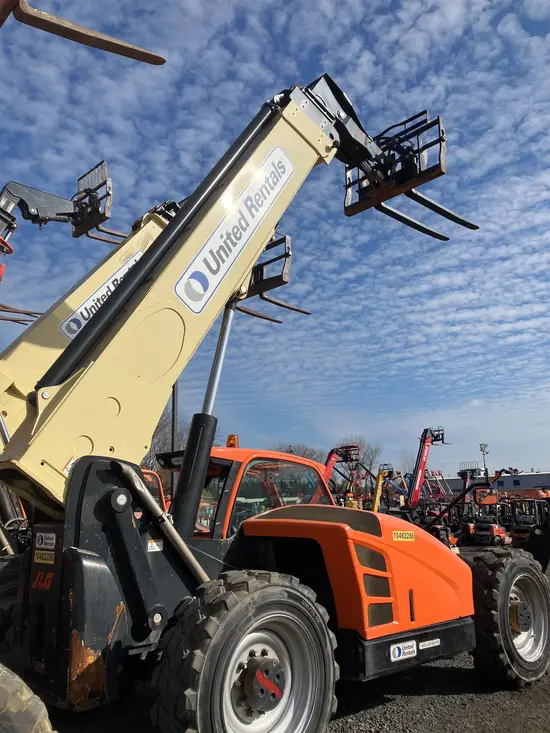 2016 JLG 1055 Forklift