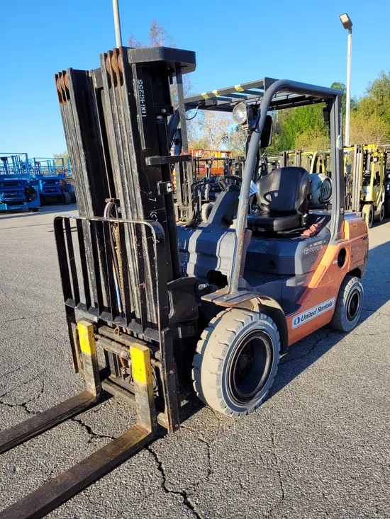 2017 Toyota 8FGU30 Warehouse Forklift