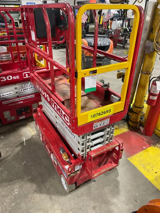 2018 MEC MICRO 19 Scissor Lift