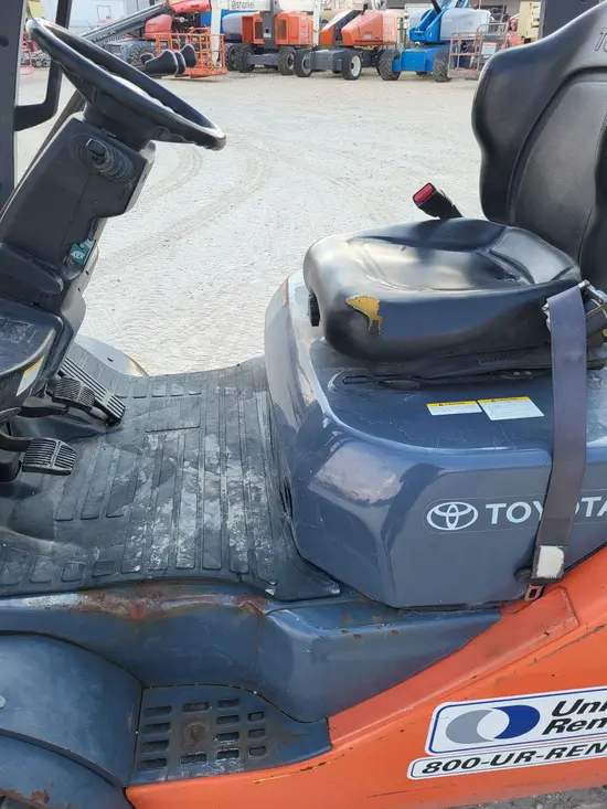 2018 Toyota 8FDU25 Warehouse Forklift
