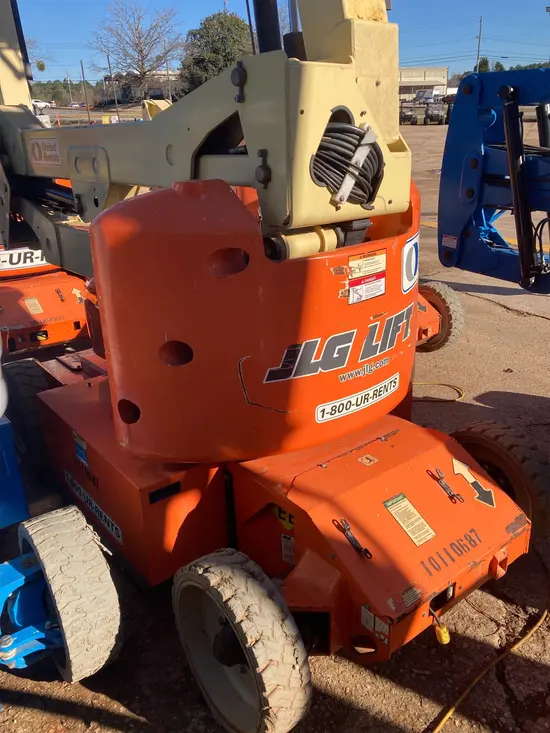 2013 JLG E400AJPN Articulating Boom Lift