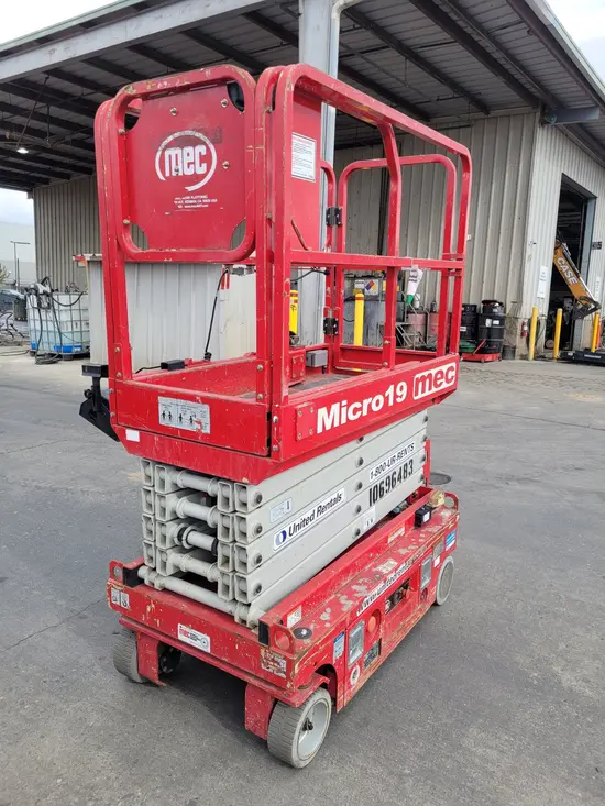 2017 MEC MICRO 19 Scissor Lift
