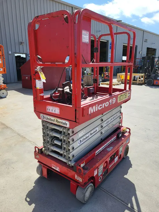 2018 MEC MICRO 19 Scissor Lift