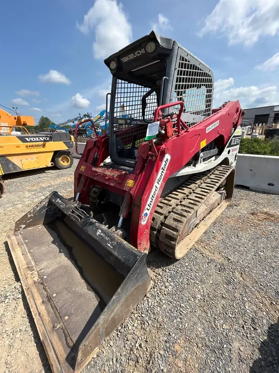 2017 Takeuchi TL12V2-R Track Loader