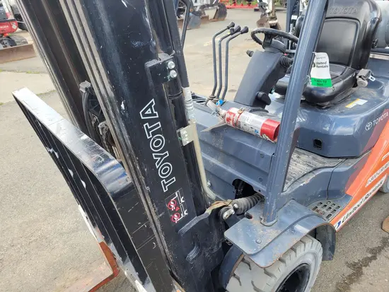 2017 Toyota 8FGU25 Warehouse Forklift