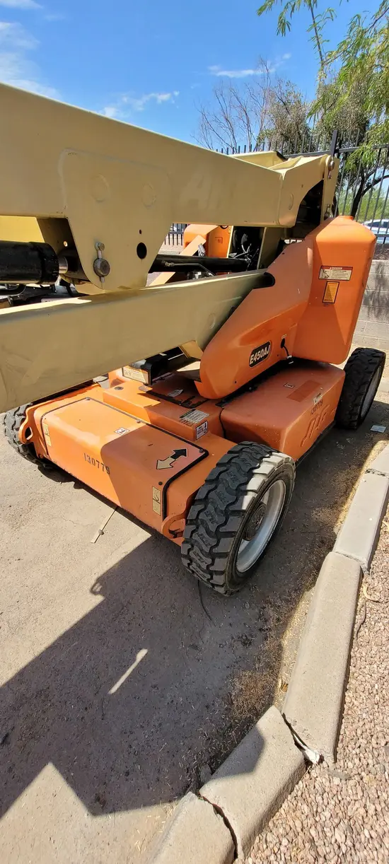 2013 JLG E450AJ Articulating Boom Lift