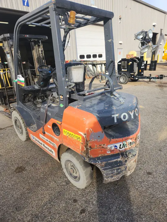 2017 Toyota 8FGU25 Warehouse Forklift