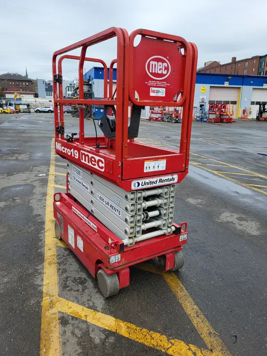 2018 MEC MICRO 19 Scissor Lift