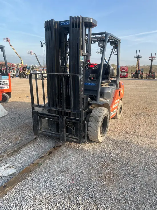 2018 Toyota 8FGU30 Warehouse Forklift