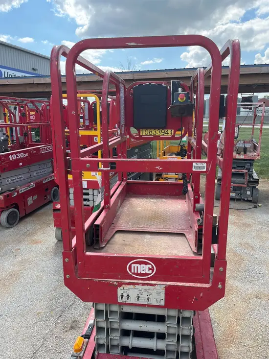 2018 MEC MICRO 19 Scissor Lift