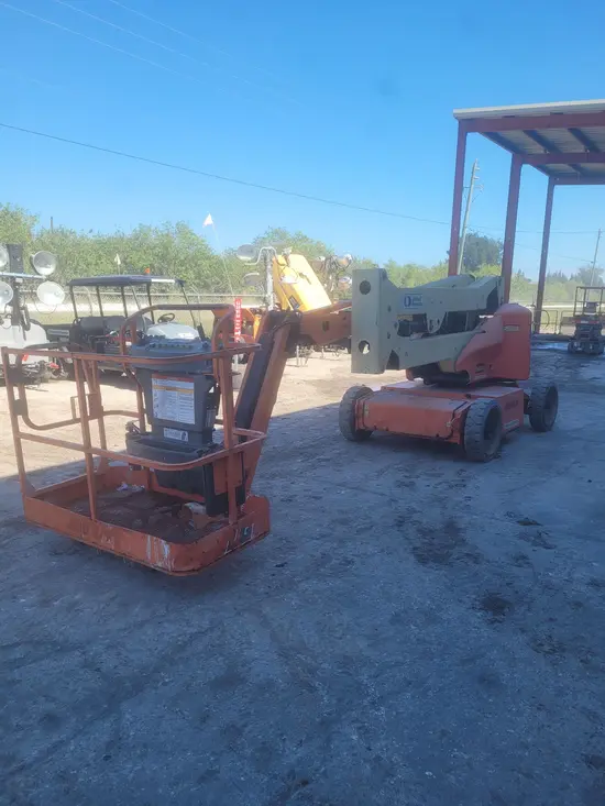 2015 JLG E450AJ Articulating Boom Lift