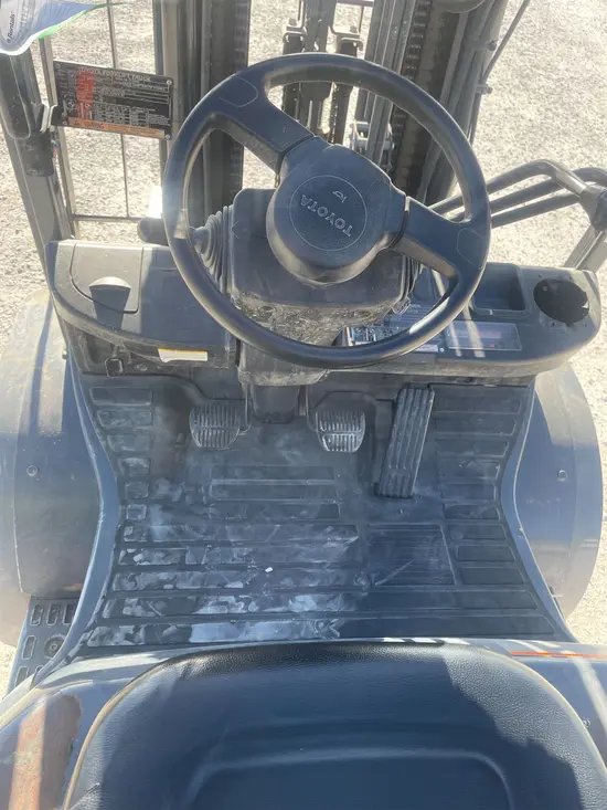 2018 Toyota 8FGU30 Warehouse Forklift