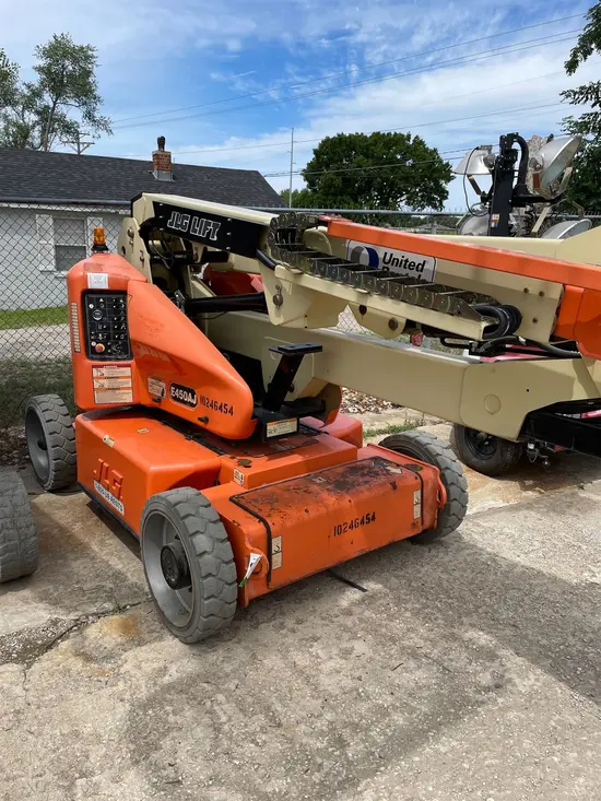 2014 JLG E450AJ Articulating Boom Lift