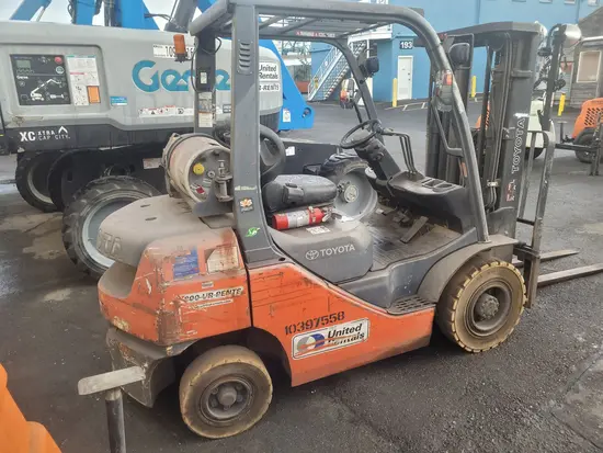2015 Toyota 8FGU25 Warehouse Forklift