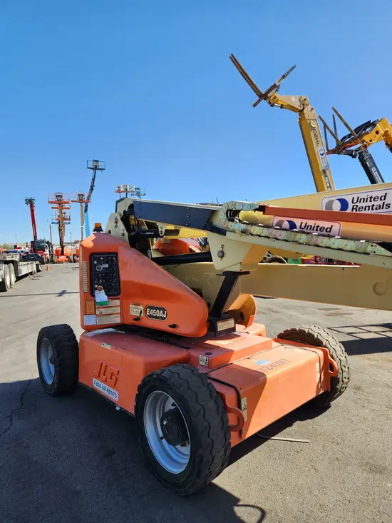 2014 JLG E450AJ Articulating Boom Lift