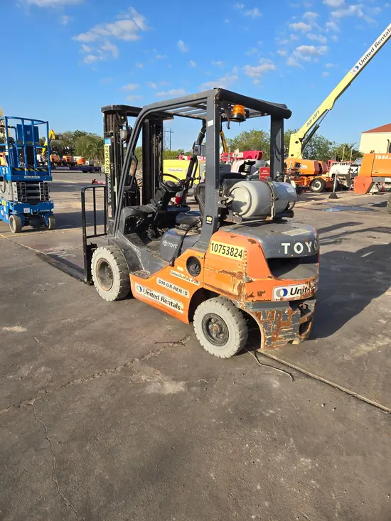 2018 Toyota 8FGU25 Warehouse Forklift