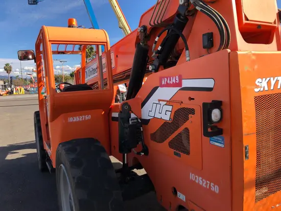 2015 SKYTRAK 6042 Forklift