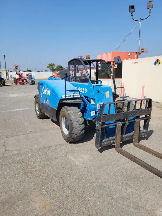 2017 Genie GTH-5519 Forklift