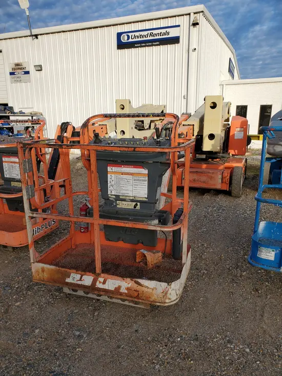 2013 JLG E400AJPN Articulating Boom Lift