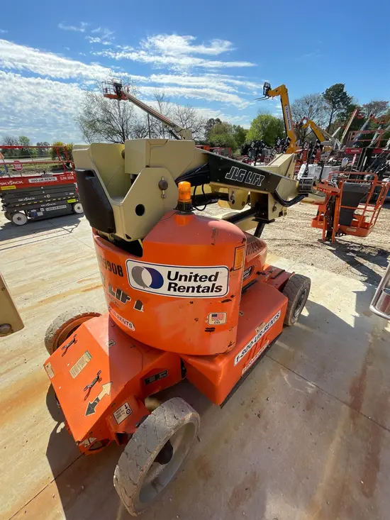 2013 JLG E400AJPN Articulating Boom Lift