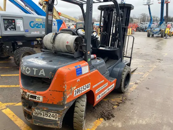 2017 Toyota 8FGU30 Warehouse Forklift