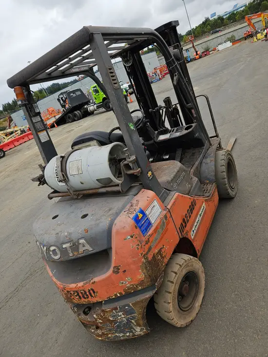 2014 Toyota 8FGU25 Warehouse Forklift