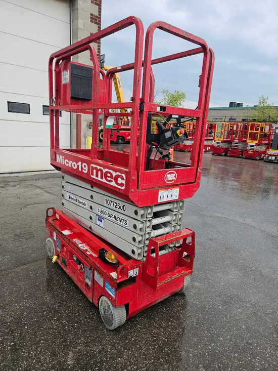 2018 MEC MICRO 19 Scissor Lift