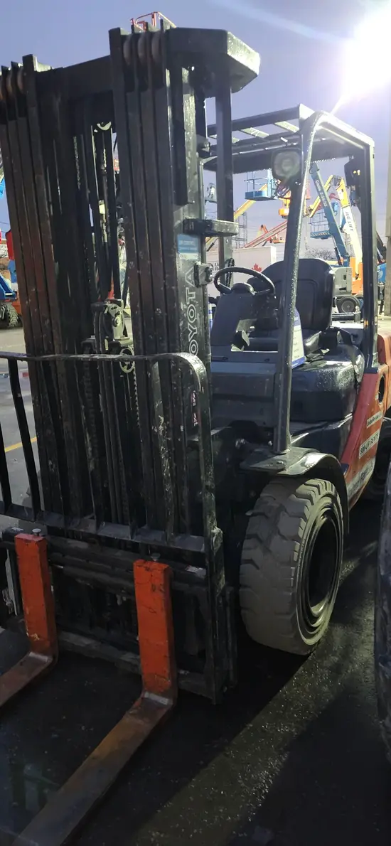 2018 Toyota 8FGU30 Warehouse Forklift