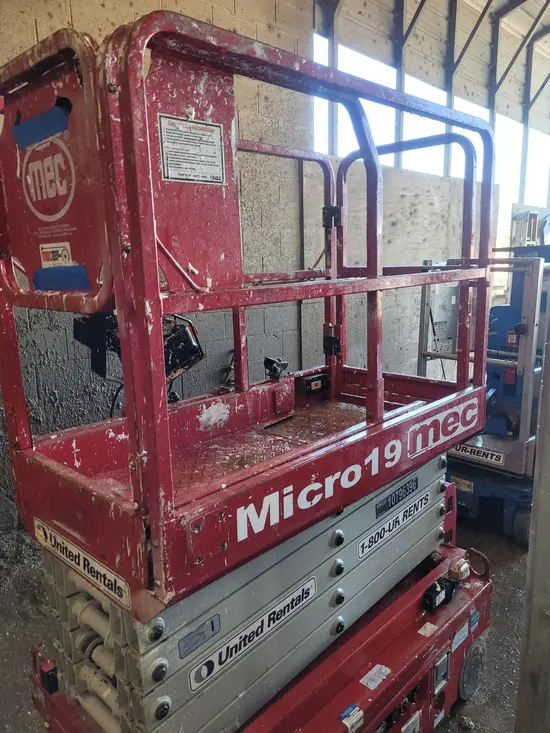 2018 MEC MICRO 19 Scissor Lift