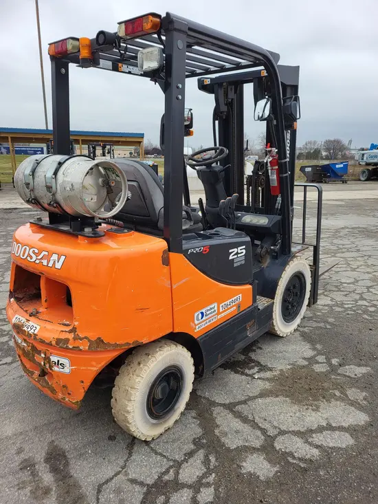 2017 Doosan G25E-5 Warehouse Forklift