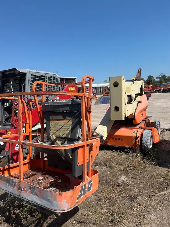 2016 JLG E400AN Articulating Boom Lift