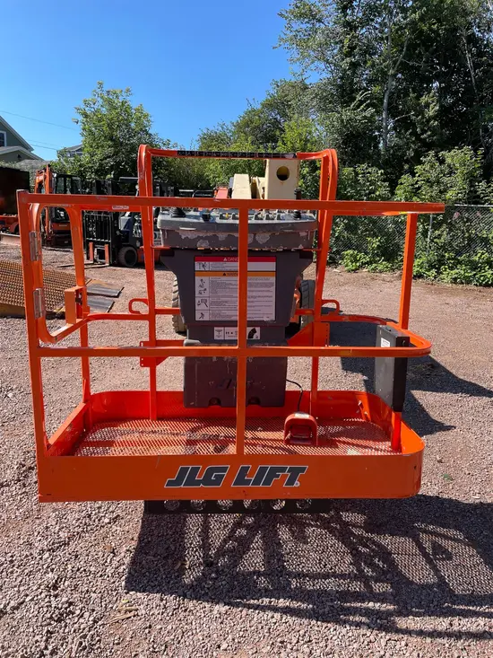 2013 JLG E450AJ Articulating Boom Lift