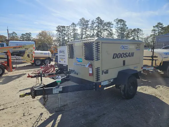 2017 Doosan P425/HP375WCU Air Compressor